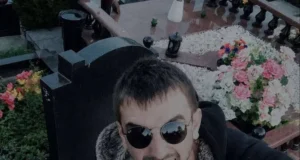 Скандал навколо акушера у Києві: зневажливі фото на кладовищі У-столиці-акушер-потрапив-у-скандал-через-зневажливі-фото-на-кладовищі.-У-закладі-вже-відреагували