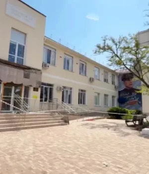 У-Севастополі-обвалився-балкон-з-випускниками-після-ремонту-за-$2-млн-–-ЦПД