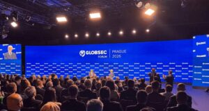 Україна вчить Європу швидкості війни: представники “Сталевого фронту” Ахметова виступили на GLOBSEC Defence Forum у... Україна-вчить-Європу-швидкості-війни:-представники-“Сталевого-фронту”-Ахметова-виступили-на-globsec-defence-forum-у.