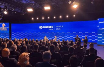 Україна вчить Європу швидкості війни: представники “Сталевого фронту” Ахметова виступили на GLOBSEC Defence Forum у... Україна-вчить-Європу-швидкості-війни:-представники-“Сталевого-фронту”-Ахметова-виступили-на-globsec-defence-forum-у.