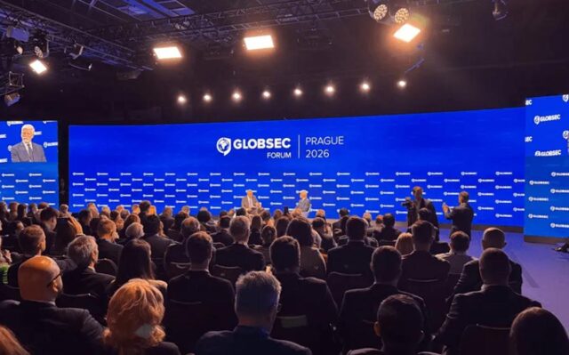 Україна вчить Європу швидкості війни: представники “Сталевого фронту” Ахметова виступили на GLOBSEC Defence Forum у... Україна-вчить-Європу-швидкості-війни:-представники-“Сталевого-фронту”-Ахметова-виступили-на-globsec-defence-forum-у.