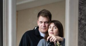 Зірка “Жіночого лікаря” Ісаєнко розсекретив, як освідчувався дружині та яким було їхнє весілля Зірка-“Жіночого-лікаря”-Ісаєнко-розсекретив,-як-освідчувався-дружині-та-яким-було-їхнє-весілля