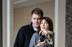 Зірка “Жіночого лікаря” Ісаєнко розсекретив, як освідчувався дружині та яким було їхнє весілля Зірка-“Жіночого-лікаря”-Ісаєнко-розсекретив,-як-освідчувався-дружині-та-яким-було-їхнє-весілля