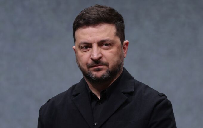 Зеленський обговорив з лідерами Європи можливість переговорів з Росією Зеленський чекає на “оновлення” від США щодо мирних переговорів
