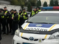 В Обухові неповнолітні слухали російську музику на Алеї Слави В Обухові неповнолітні слухали російську музику на Алеї Слави