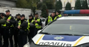 В Обухові неповнолітні слухали російську музику на Алеї Слави В Обухові неповнолітні слухали російську музику на Алеї Слави
