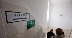 Обстріл Києва: люди заблоковані в укритті бізнес-центру У Києві в укритті бізнес-центру заблоковані люди