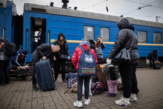 Хто з біженців першим почне повертатися до України з Європи: відповідь демографині Хто-з-біженців-першим-почне-повертатися-до-України-з-Європи:-відповідь-демографині