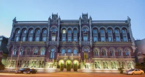 Будівля Нацбанку постраждала під час нічної атаки рф на Київ Будівля Нацбанку постраждала під час нічної атаки рф на Київ