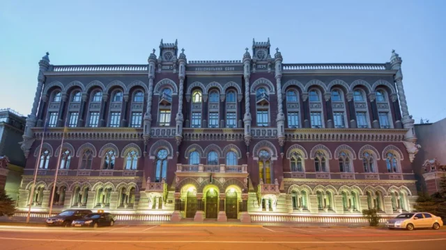 Будівля Нацбанку постраждала під час нічної атаки рф на Київ Будівля Нацбанку постраждала під час нічної атаки рф на Київ