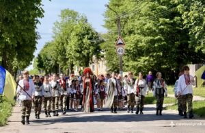 Хода у вишиванках у Благодатному: єдність громади та підтримка військових У-селищі-Благодатне-відбулися-благодійні-заходи-до-Дня-сімʼї-та-Дня-вишиванки