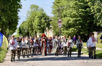 Хода у вишиванках у Благодатному: єдність громади та підтримка військових У-селищі-Благодатне-відбулися-благодійні-заходи-до-Дня-сімʼї-та-Дня-вишиванки
