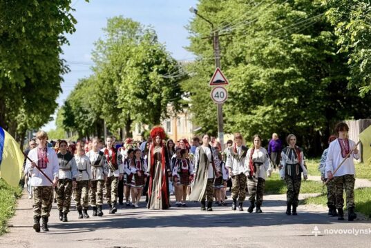 Хода у вишиванках у Благодатному: єдність громади та підтримка військових У-селищі-Благодатне-відбулися-благодійні-заходи-до-Дня-сімʼї-та-Дня-вишиванки