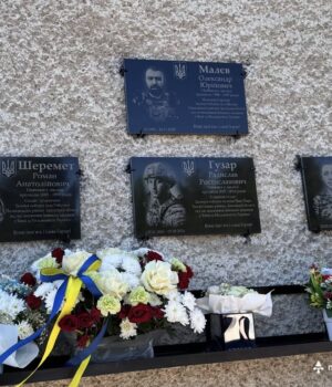 У-Нововолинському-ліцеї-№1-відкрили-меморіальні-дошки-загиблим-на-фронті-випускникам