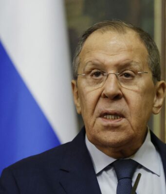 Лавров попередив США про нові удари по Києву та закликав до евакуації дипломатів Лавров зателефонував Рубіо, щоб пригрозити “системними” ударами по Києву