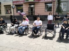 В Луцьку перевіряли вулиці й будівлі на доступність для людей з інвалідністю. ВІДЕО, ФОТО В-Луцьку-перевіряли-вулиці-й-будівлі-на-доступність-для-людей-з-інвалідністю.-ВІДЕО,-ФОТО