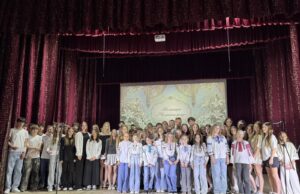 Нагородження найуспішніших учнів Нововолинської громади У-Нововолинській-громаді-провели-традиційний-«Бал-олімпійців»-–-свято-знань,-таланту-та-наполегливості