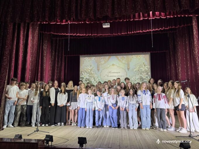Нагородження найуспішніших учнів Нововолинської громади У-Нововолинській-громаді-провели-традиційний-«Бал-олімпійців»-–-свято-знань,-таланту-та-наполегливості