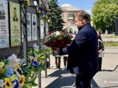 Вшанування пам’яті загиблих військових у Волновасі: 12 років трагедії У-Нововолинську-вшанували-пам’ять-загиблих-під-Волновахою-та-поклали-квіти-до-пам’ятника-Кобзарю