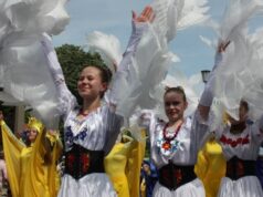 Українці на фестивалі Karneval der Kulturen у Берліні: акцент на дітей та культуру Від-«А-ви-хто?»-до-«Слава-Україні!»-серед-Берліна-Як-українці-заявили-про-себе-на.