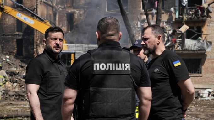 Російські загрози нових атак на Київ: реакція ЄС та наслідки обстрілів Навіщо-насправді-МЗС-РФ-«попереджає»-про-удари-по-Києву-і-який-сенс-в-ударах-«Орешником»?