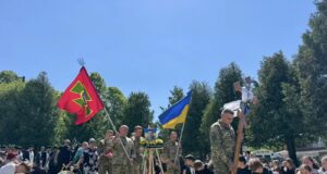 Прощання з Захисником Сергієм Шулєповим у Нововолинську Нововолинці-назавжди-попрощалися-з-Героєм-Сергієм-Шулєповим