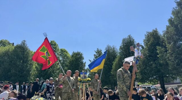 Прощання з Захисником Сергієм Шулєповим у Нововолинську Нововолинці-назавжди-попрощалися-з-Героєм-Сергієм-Шулєповим