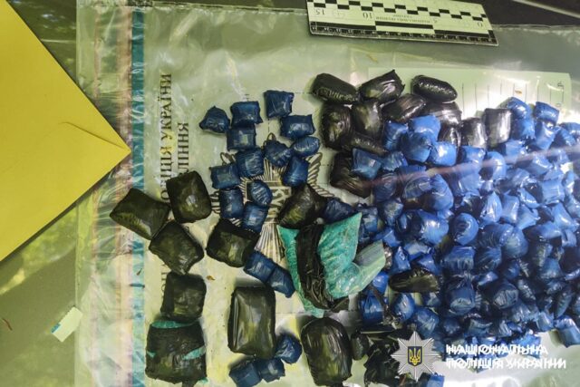 Зробили понад 100 закладок у лісі: на Рівненщині затримали наркодилерів з Волині Зробили-понад-100-закладок-у-лісі:-на-Рівненщині-затримали-наркодилерів-з-Волині