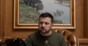 Зеленський уперше за роки президентства зустрівся з лідерами всіх фракцій Зеленський уперше за роки президентства зустрівся з лідерами всіх фракцій