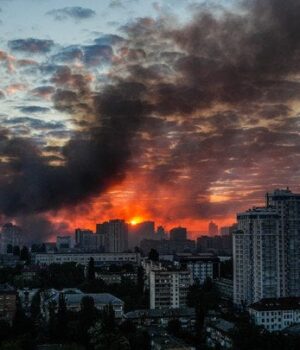 Перед-масованим-ударом-по Києву-США-нібито-вивозили-дипломатів:-що кажуть-в ОП