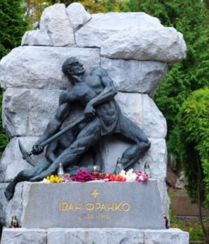 110-років-тому-помер-Іван-Франко.-Перепоховання-і-встановлення-надмогильної-скульптури-через-17-років