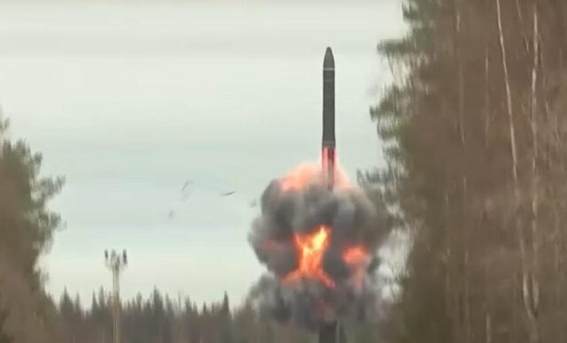 РФ погрожує Україні “ядеркою”, але насправді кличе США повернутися до переговорів, – NYT РФ-погрожує-Україні-“ядеркою”,-але-насправді-кличе-США-повернутися-до-переговорів,-–-nyt