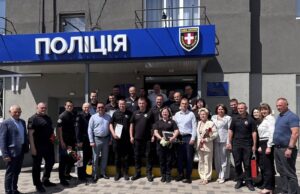 У Нововолинську відзначили восьму річницю проєкту «Поліцейський офіцер громади» Поліцейські-офіцери-Нововолинської-громади-отримали-відзнаки-за-роботу