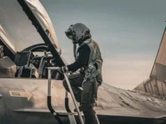 Командувач Повітряних сил вручив нагороди пілотам F-16 Командувач Повітряних сил вручив нагороди пілотам F-16