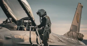 Командувач Повітряних сил вручив нагороди пілотам F-16 Командувач Повітряних сил вручив нагороди пілотам F-16