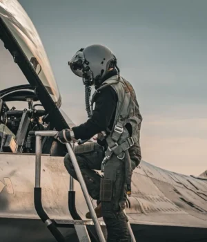 Командувач Повітряних сил вручив нагороди пілотам F-16