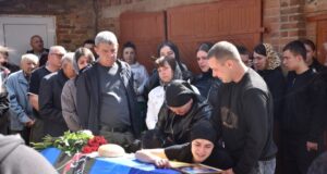 У Городищенській громаді провели в останній шлях Героя Віктора Шолома У-Городищенській-громаді-провели-в-останній-шлях-Героя-Віктора-Шолома