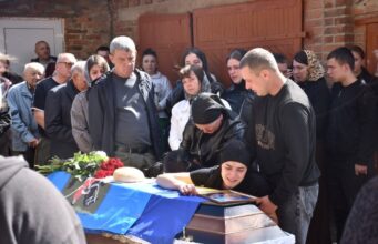 У Городищенській громаді провели в останній шлях Героя Віктора Шолома У-Городищенській-громаді-провели-в-останній-шлях-Героя-Віктора-Шолома
