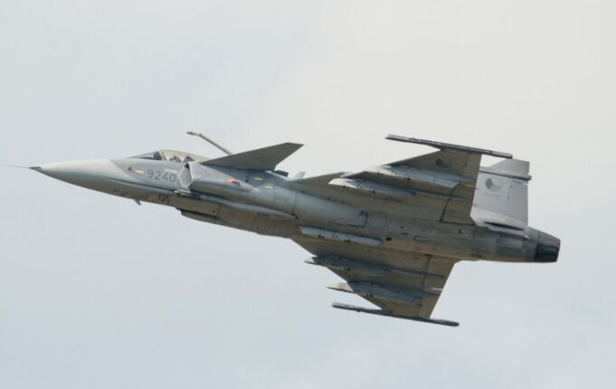 Україна розпочинає навчання пілотів на шведських винищувачах Gripen Українські пілоти вже навчаються на винищувачах Gripen