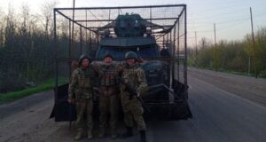 Водії на фронті: небезпечні дороги та рятування поранених «Ти-ж-не-розвернешся-і-не-покинеш-пацанів»-Фронтові-історії-від-водіїв,-які-їздять-під.