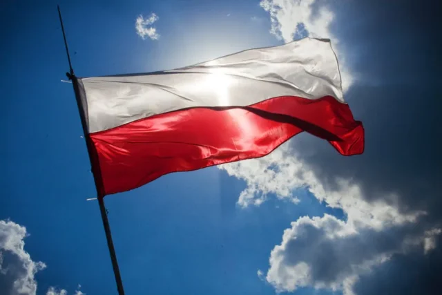 Туск вважає присвоєння імені Героїв УПА загрозою для українсько-польських відносин Туск-назвав-"серйозною-проблемою"-присвоєння-підрозділу-ССО-"імені-Героїв-УПА".-Навроцький-хоче-позбавити-Зеленського-ордена