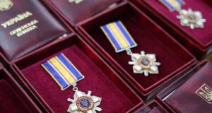 У Луцьку родини полеглих Героїв отримали їхні нагороди У-Луцьку-родини-полеглих-Героїв-отримали-їхні-нагороди