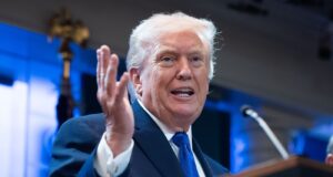 Мін’юст США оскаржить рішення суду щодо повернення митних зборів У Трампа мають намір оскаржити рішення судді про повернення грошей з отриманих мит