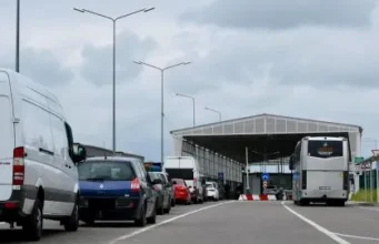 Прикордонники попереджають про ускладнення руху на виїзд з України Прикордонники попереджають про ускладнення руху на виїзд з України