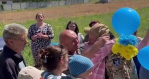 На Волині зустріли звільненого з полону 29-річного воїна Вадима Яковського На-Волині-зустріли-звільненого-з-полону-29-річного-воїна-Вадима-Яковського