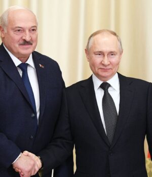 lukashenko_2023_gettyimages_1247216864_271e243ad18416f8d35f46e322d1d0a5_1300x820.jpg Білорусь стала однією з опор російської військової економіки, – AP