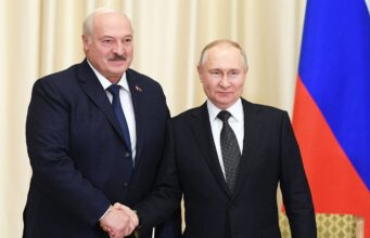 Білорусь: ключовий гравець у російській військовій стратегії проти України Білорусь стала однією з опор російської військової економіки, – AP
