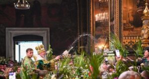 Пастка для вірян: капелан пояснив, чому освячений букет на Трійцю може призвести до біди Пастка-для-вірян:-капелан-пояснив,-чому-освячений-букет-на-Трійцю-може-призвести-до-біди