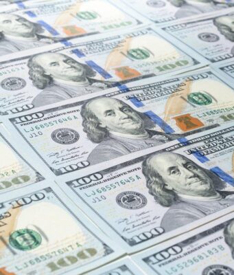 Скільки коштуватимуть 100 доларів в Україні: прогноз банкіра на перший тиждень літа Скільки-коштуватимуть-100-доларів-в-Україні:-прогноз-банкіра-на-перший-тиждень-літа