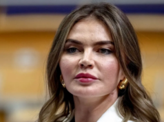Розслідування: Путін і Кабаєва найняли іноземних гувернанток для своїх дітей Радіо-Свобода-weekly:-Путін-лякає-росіян-Заходом,-а-сам-наймає-жінок-з-ЄС-(документи)